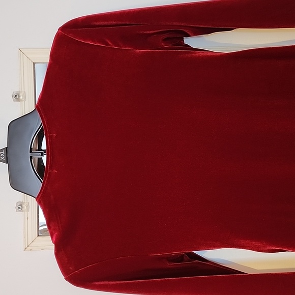 Beautiful red velvet women's top by Notations size small with waist tie - Picture 6 of 8